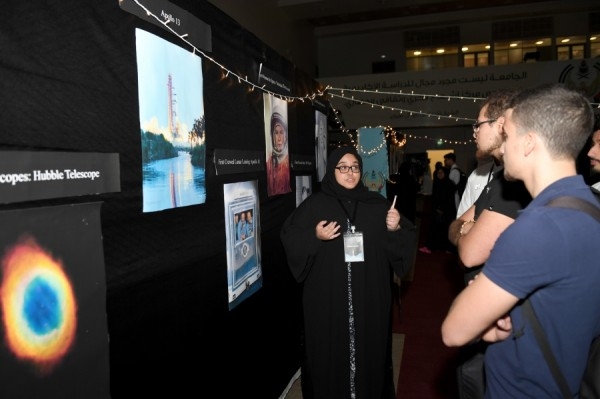 طلبة جامعة الإمارات يستشكفون الفضاء