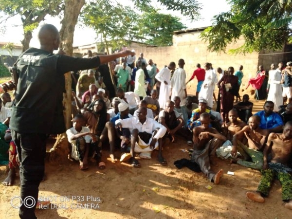 الشرطة النيجيرية تحرر 259 شخصا كانوا محتجزين في مركز تأهيل إسلامي
