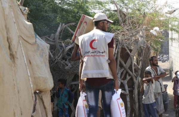 الإمارات تقدم مساعدات عاجلة لأهالي مدينة المخا وشبوة