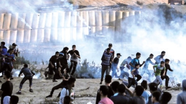 إصابة 69 فلسطينياً بمسيرات العودة في غزة