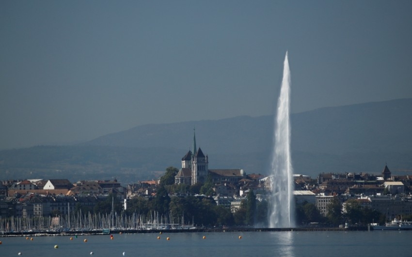 بحيرة ليمن ونافورة المياه النفاثة في جنيف