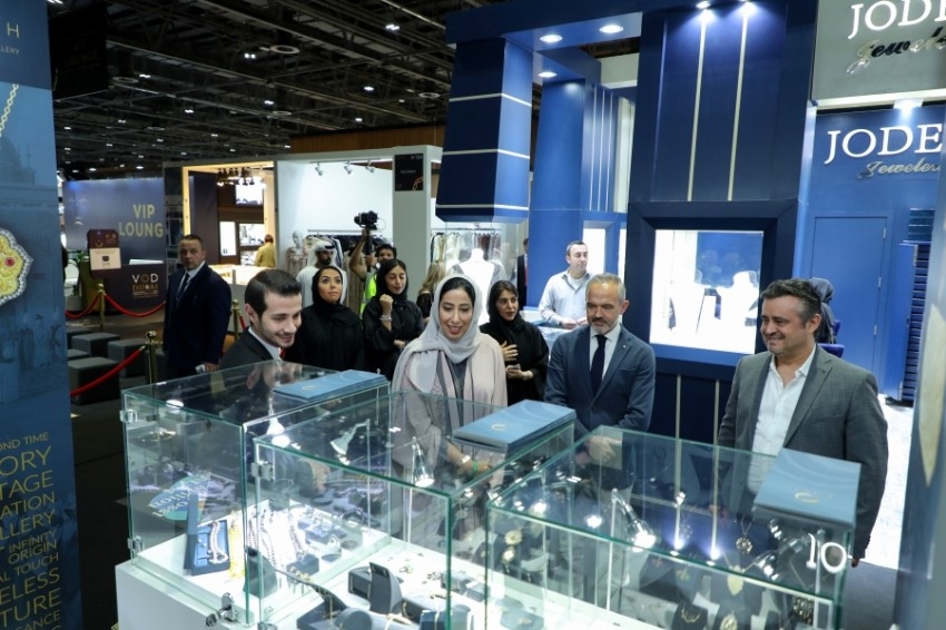 500 علامة تجارية في «دبي الدولي للمجوهرات»