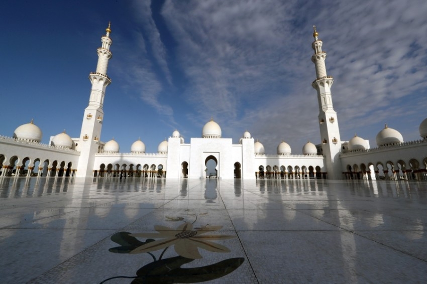 جامع الشيخ زايد يحتفي بـ "اليوم العالمي للتسامح"