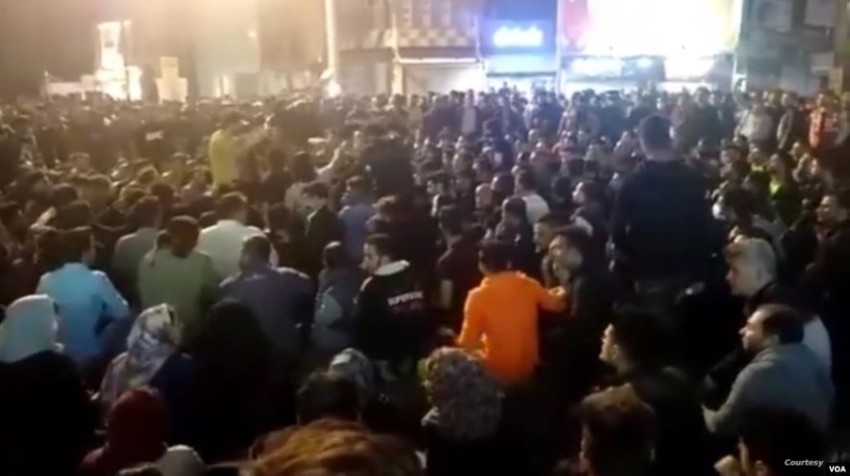 بالفيديو.. تظاهرات إيران تطالب بإسقاط نظام المرشد