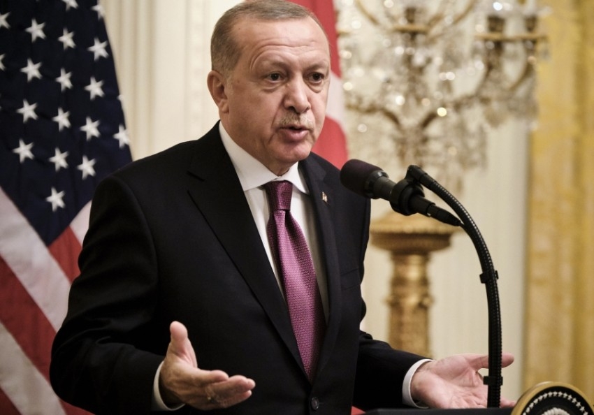 تركيا تعزل 30 مسؤولاً ينتمون لحزب موالٍ للأكراد