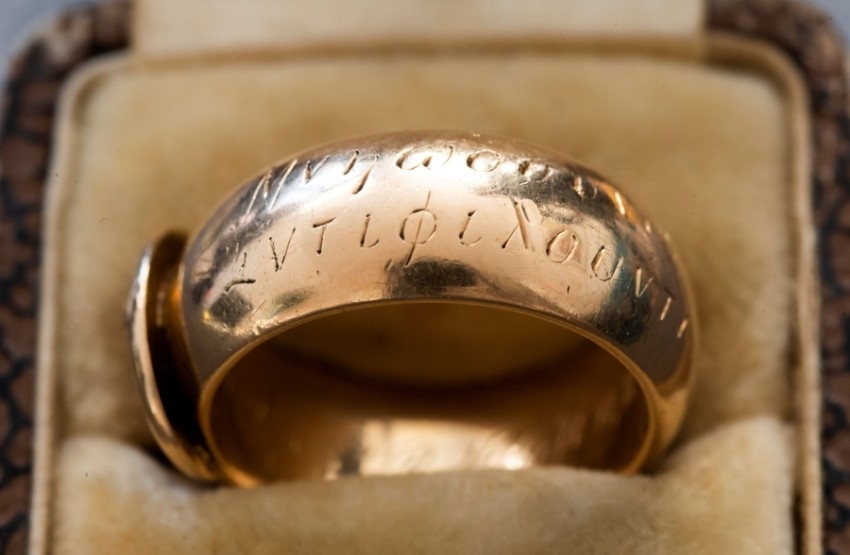 العثور على خاتم ذهبي قدمه أوسكار وايلد هدية عام 1876