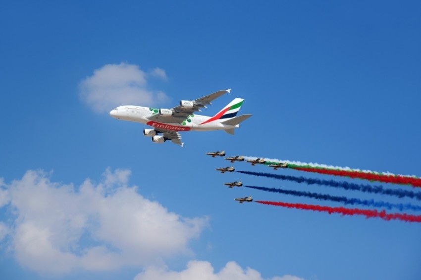 طائرة الإمارات A380 تدشن العرض الجوي في معرض دبي للطيران