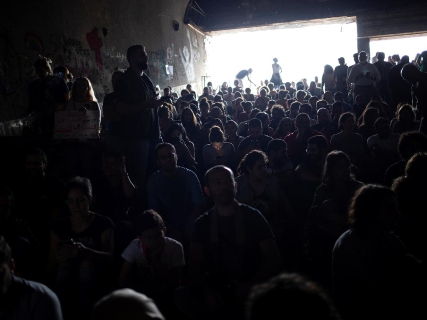 متظاهرو لبنان يحولون «البيضة» إلى «سينما ومسرح المضطهدين»