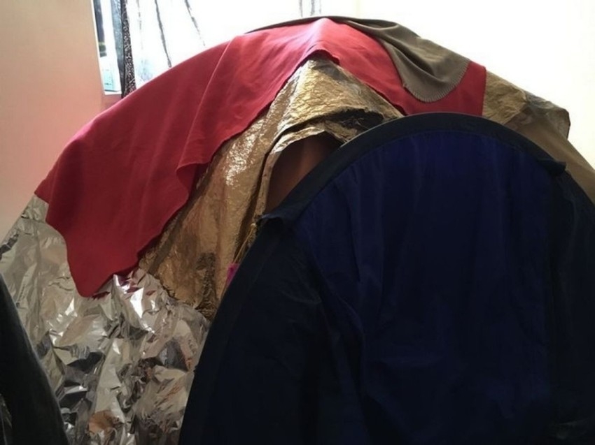 خيمة مغطاة بورق الألمونيوم للوقاية من إشعاعات المحمول
