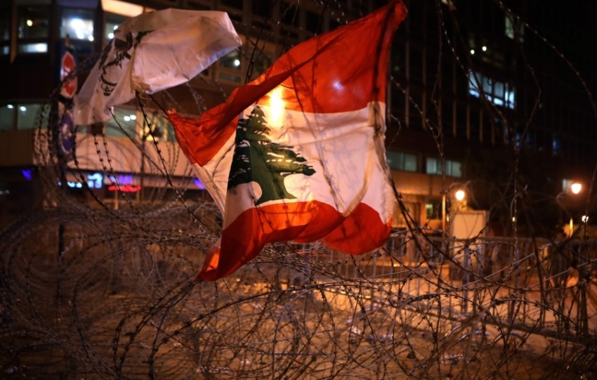 بنوك لبنان تستأنف العمل وبري يحذّر من «غرق السفينة»
