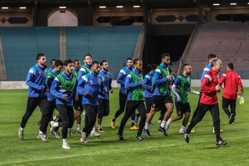 الأهلي المصري يشكو حكم مباراة النجم الساحلي للكاف