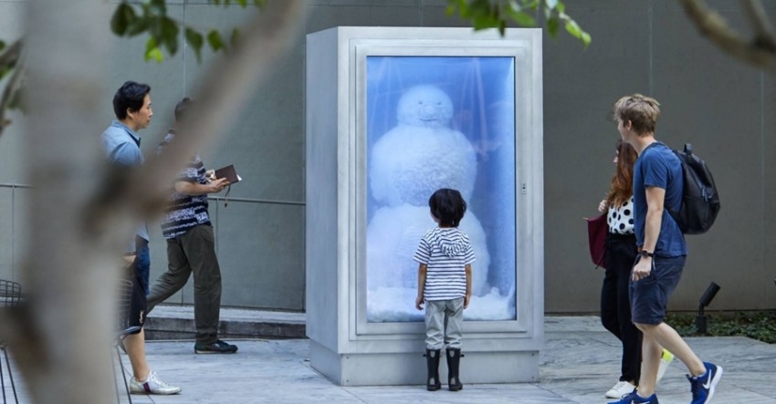 «رجل الثلج» يواجه حرارة أستراليا بـ «فريزر»