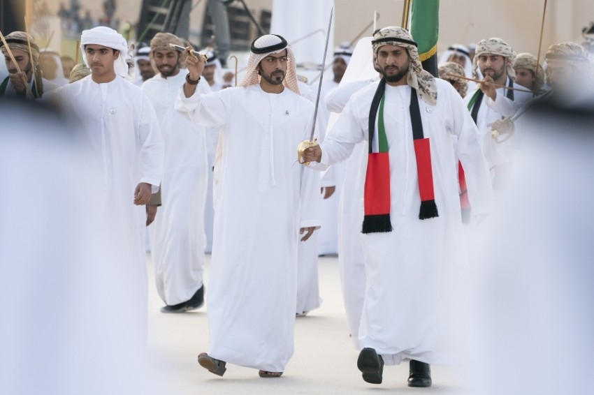 محمد بن زايد والشيوخ يشهدون «مسيرة الاتحاد»