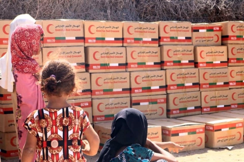الإمارات تقدم مساعدات غذائية إلى 3600 أسرة في الحديدة