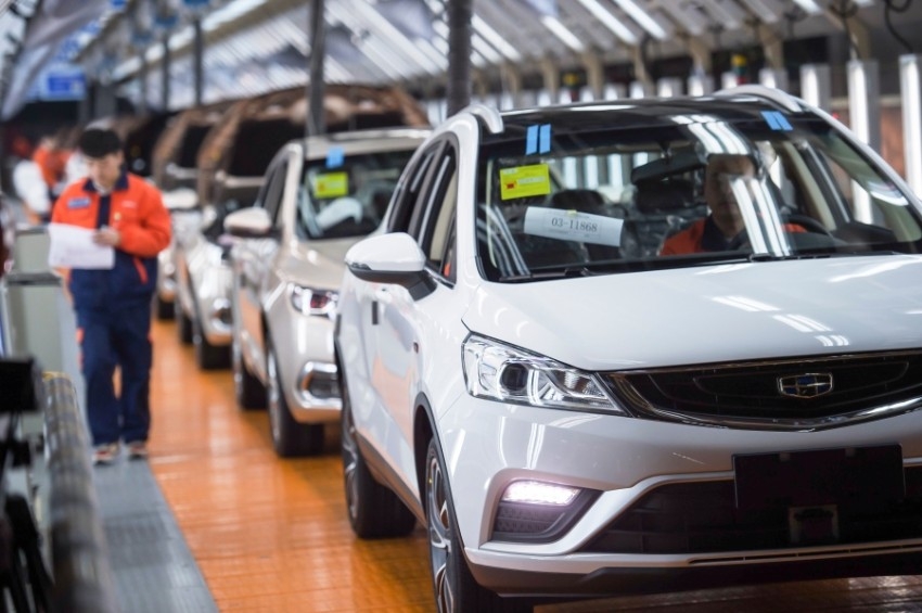 تراجع مبيعات السيارات بالصين للشهر الـ17 على التوالي