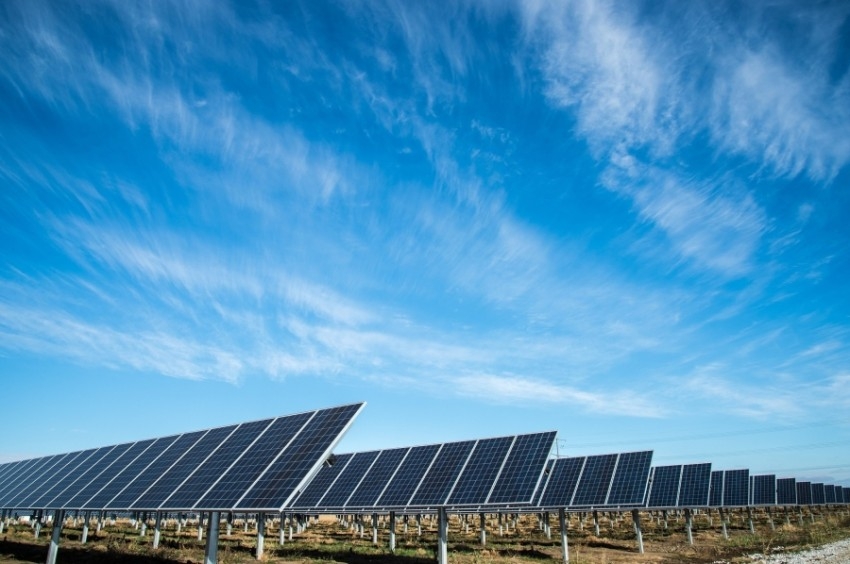 مصر والإمارات توقعان اتفاقيتين لبناء محطتي كهرباء بالطاقة المتجددة