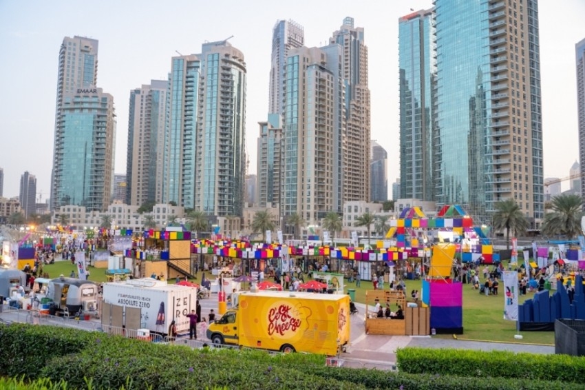 كوكب الشرق تطرب الجمهور عبر «الهولوغرام» و«الهضبة» يشعل أجواء «دبي للتسوق»