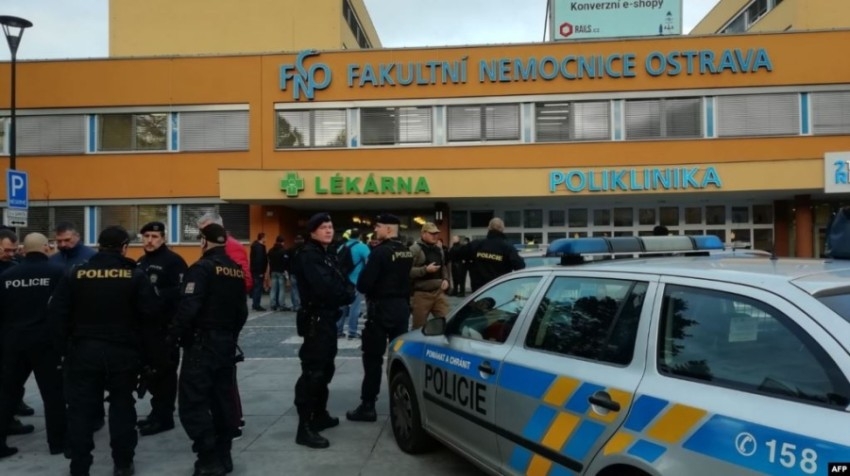 مسلح يقتل 6 أشخاص داخل مستشفى في تشيكيا وينتحر