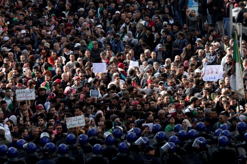 الآلاف يتظاهرون رفضاً لـ«رئاسية الجزائر» قبل ساعات من موعدها
