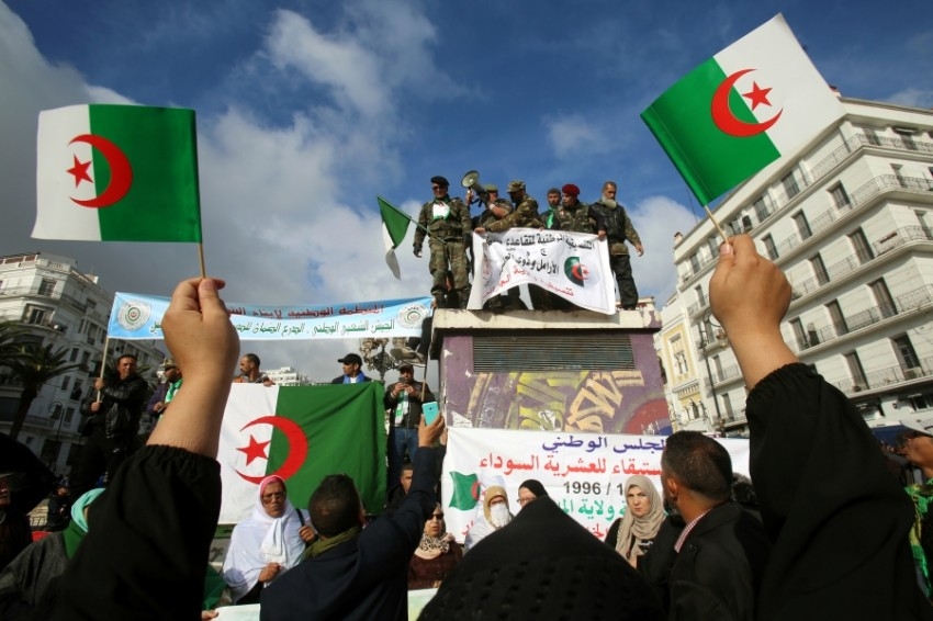 تظاهرة مؤيدة لانتخابات الرئاسة الجزائرية في العاصمة