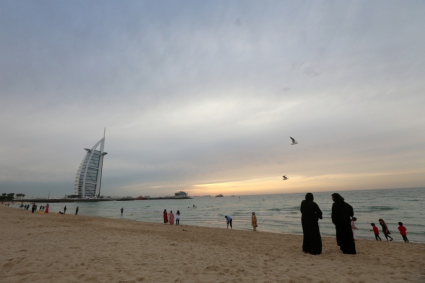 إزعاج المرتادين وإهمال الممتلكات يتصدران مخالفات الشواطئ في دبي