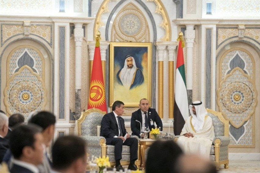 محمد بن زايد يبحث تعزيز التعاون مع رئيس جمهورية قيرغيزستان