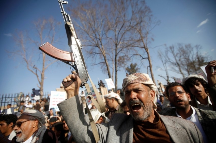 اليمن يرحب بفرض عقوبات أمريكية على كيانات إيرانية تدعم متمردي الحوثيين