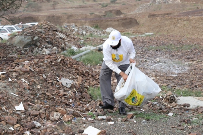 «نظفوا الإمارات» .. 125 متطوعاً يجمعون 1.5 طن نفايات في الفجيرة