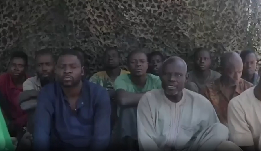 في جريمة جديدة.. داعش ينشر فيديو إعدام 11 نيجيرياً