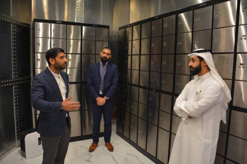 "دبي للسلع المتعددة" يفتتح أول منشأة لتخزين وإيداع المجوهرات