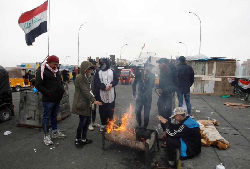 استمرار الاحتجاجات في العراق والمحتجون يغلقون الدوائر الحكومية