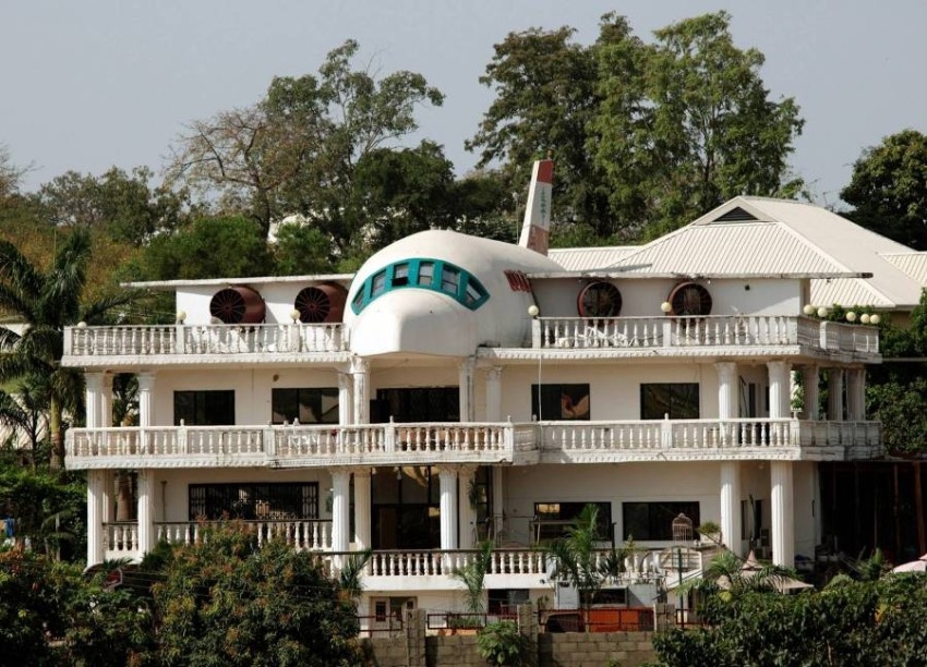 تعرف إلى قصة «المنزل الطائرة» في نيجيريا