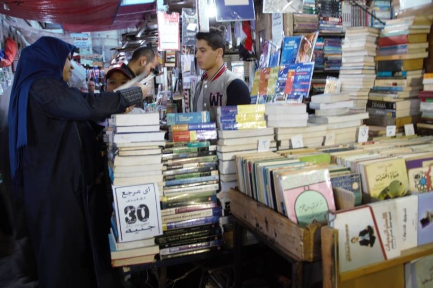 أمهات الكتب بـ5 دراهم على سور «أزبكية» مصر