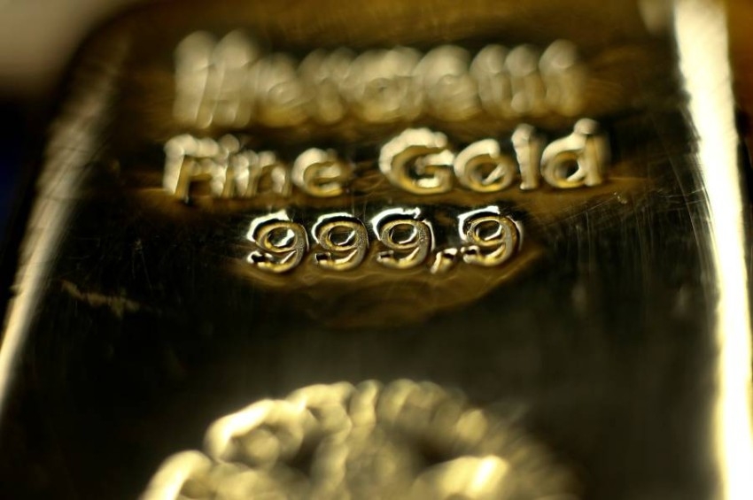 الذهب يتراجع مع ارتفاع الدولار وانحسار المخاوف بشأن "كورونا"