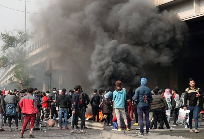 العراق.. الجيش يقول إن مندسين يقتلون المتظاهرين لاتهام الأمن
