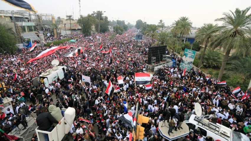 أنصار التيار الصدري يتظاهرون بالآلاف في بغداد