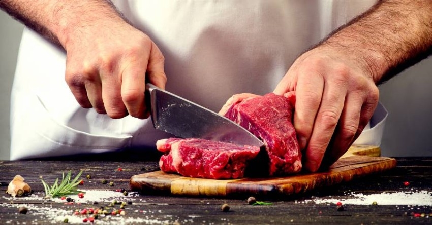 «اللحوم الحمراء» تشعل خلافاً بين جامعتين أمريكيتين عريقتين