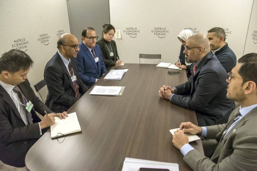 خالد بن محمد بن زايد يبحث التعاون مع وزراء ومسؤولين في «دافوس»