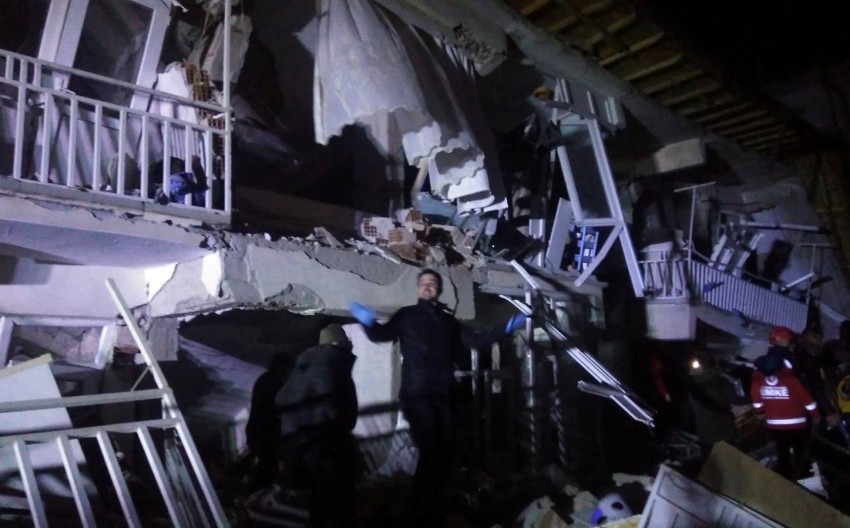 خسائر في الأرواح نتيجة زلزال بقوة 6.9 شرقي تركيا