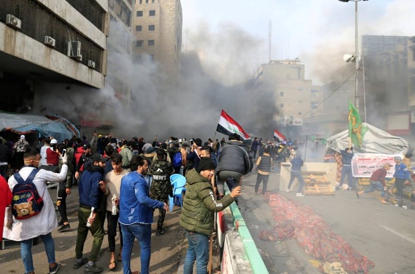 قوات الأمن العراقية تداهم ساحات الاحتجاج ومقتل 4 بعد انسحاب أنصار الصدر