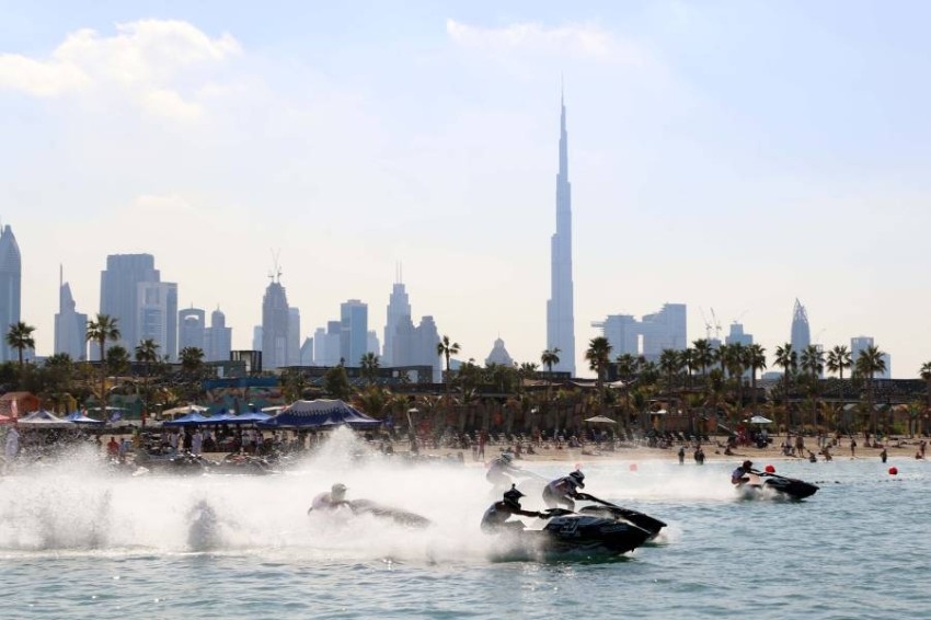 أبطال الإمارات يتألقون في سباق دبي الدولي للدراجات المائية