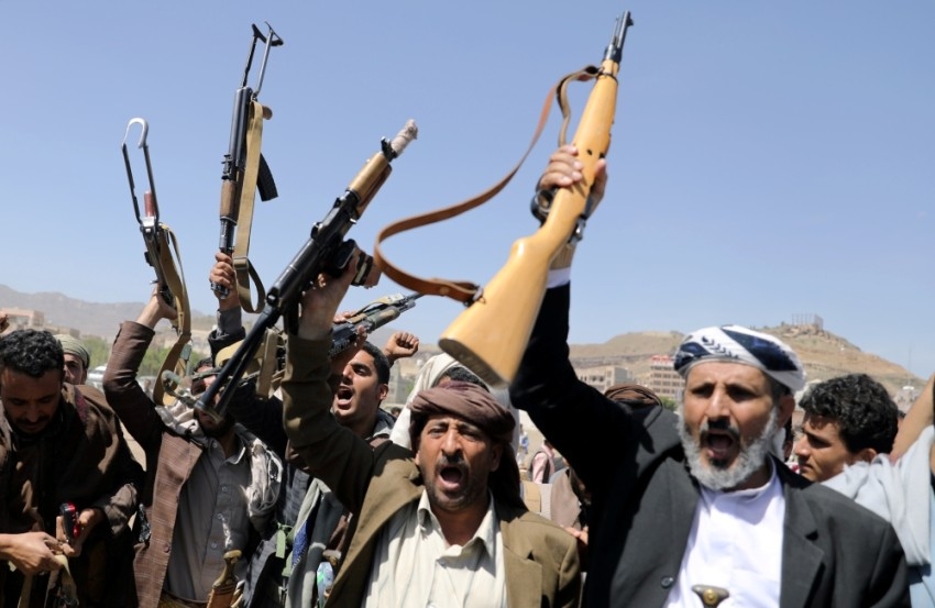 مسؤول يمني: أسلحة إيرانية وصلت إلى الحوثي عبر «الحديدة»