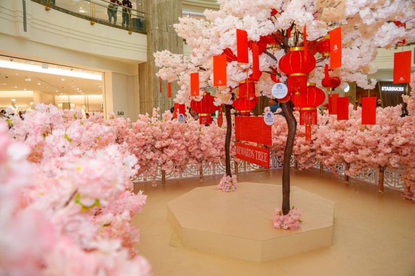 "شجرة المفاجآت" تحتفل برأس السنة الصينية في "سيتي سنتر ديرة"