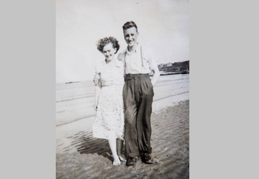 التقيا أيام الحرب العالمية الثانية.. اسكتلنديان يحتفلان بعيد زواجهما الـ75