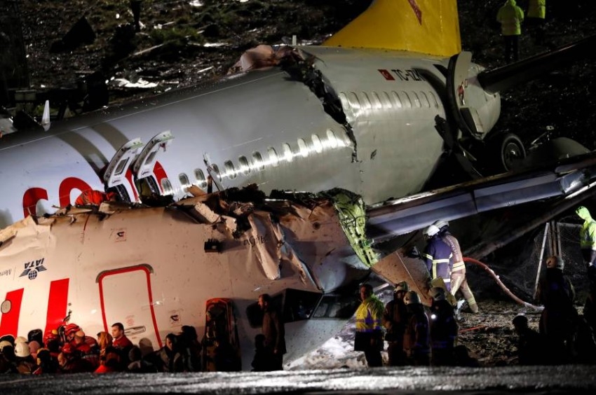 قتيل وعشرات الجرحى في تحطم طائرة ركاب بإسطنبول