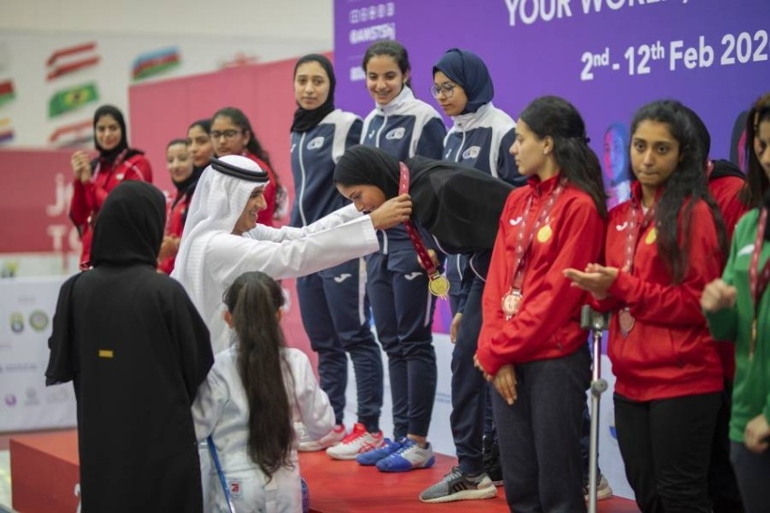 لاعبات الإمارات يسيطرن على منصة تتويج فردي وفرق المبارزة