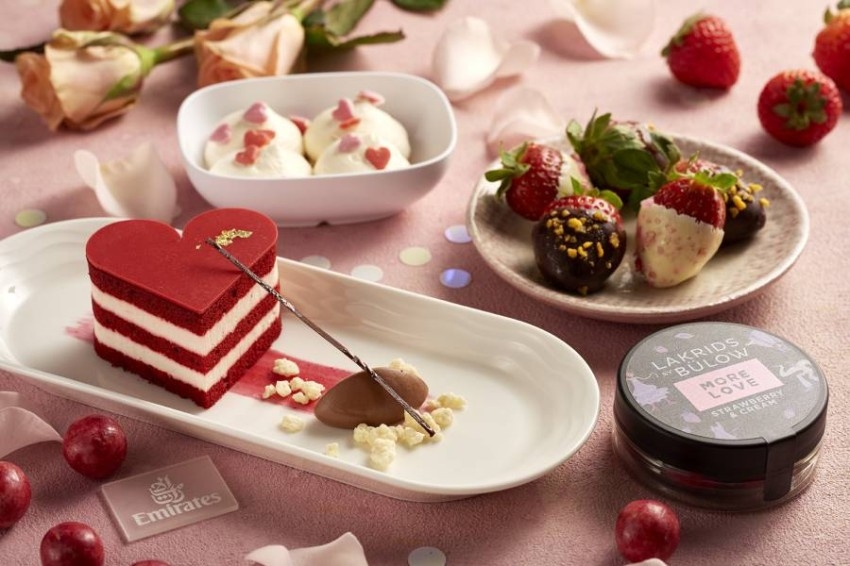 احتفل بعيد الحب مع ألذ الحلويات على متن «طيران الإمارات»