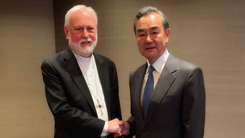 اجتماع نادر للغاية بين وزيرَي خارجية الصين والفاتيكان
