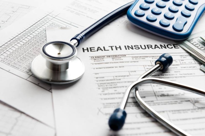 هل التأمين الصحي الإلزامي في الإمارات مُجدٍ أم وسيلة لاستصدار الإقامة؟