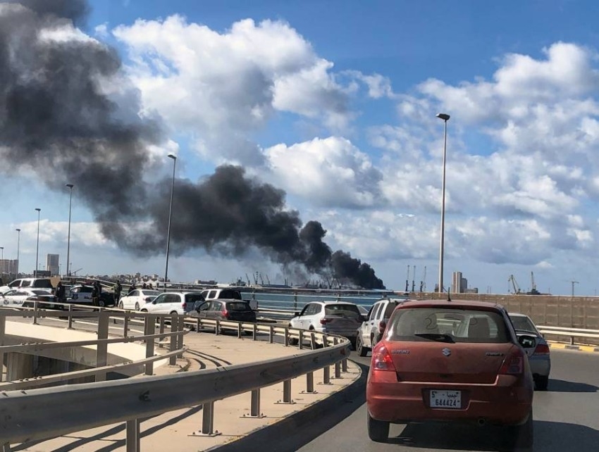 الجيش الليبي يستهدف سفينة أسلحة تركية في ميناء طرابلس